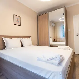 central-charm-2-bedroom-apartment.plovdiv-hotels.com/
