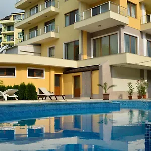 https://golden-house-apartments.goldensandshotels.net